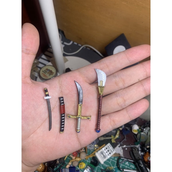 Minifigure Accessories: One Piece Weapon Set (4-in-1 Collection)